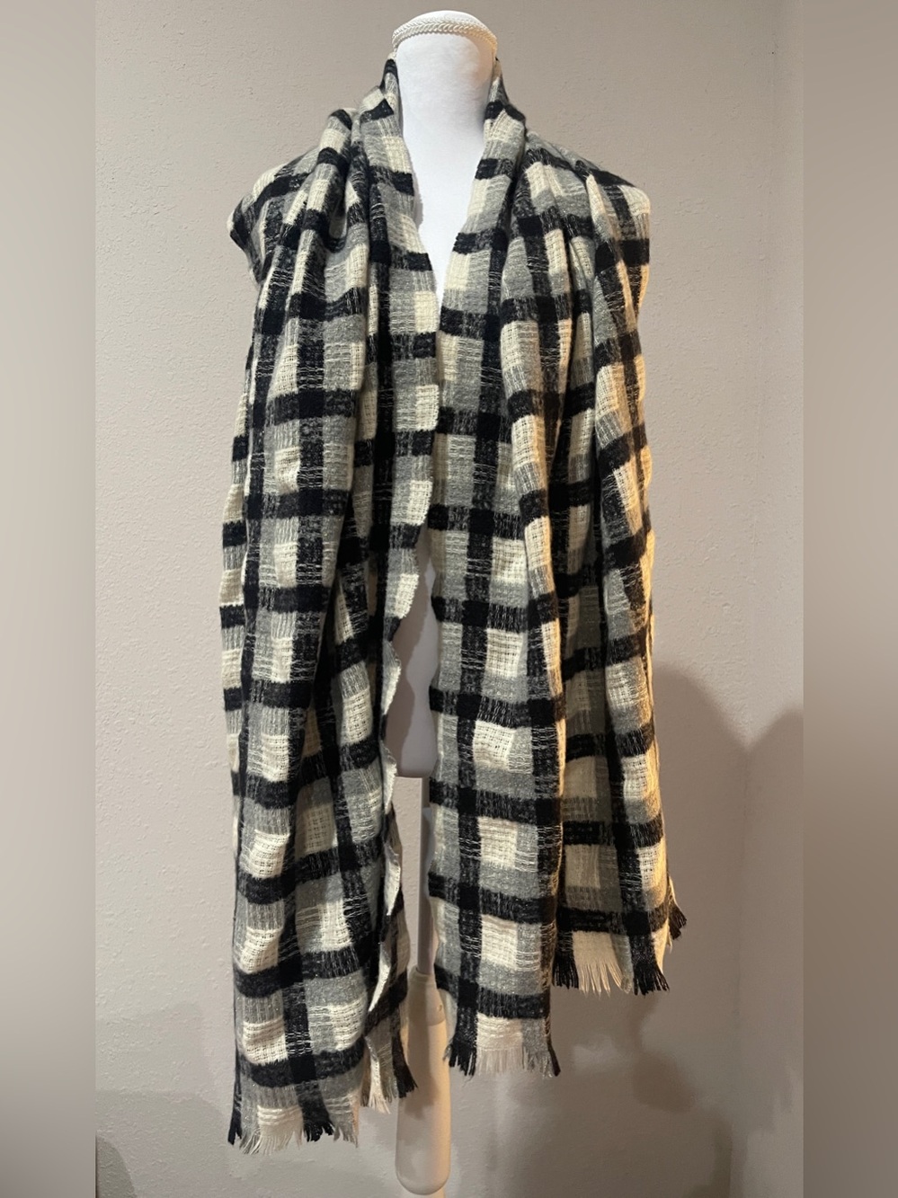 Pretty Persuasions Oversized Blanket Scarf Black and Cream Plaid New With Tags